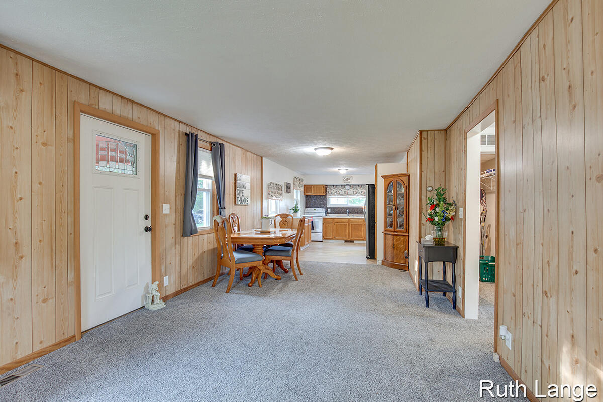 10883 Dagget Road Howard City, MI 49329 - Photo 5 of 21 IMG_1004