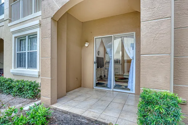 a view of an entryway of house