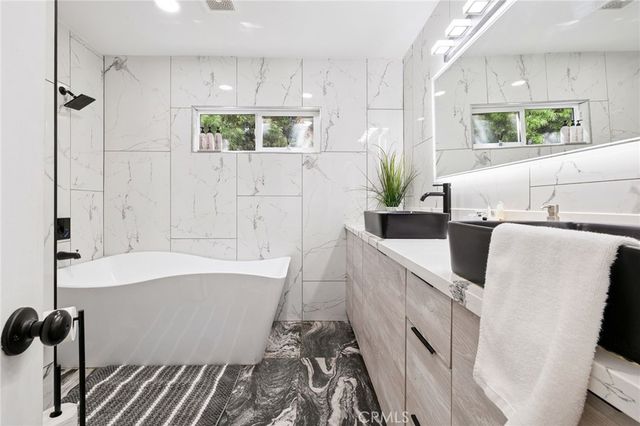 a bed room with two beds and a lamp