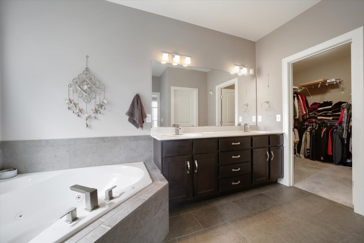 5104 Stonebridge Drive Champaign, IL 61822 - Photo 27 of 69 a spacious bathroom with a tub sink and mirror