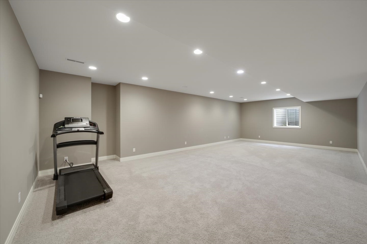 5104 Stonebridge Drive Champaign, IL 61822 - Photo 33 of 69 a room with gym equipment