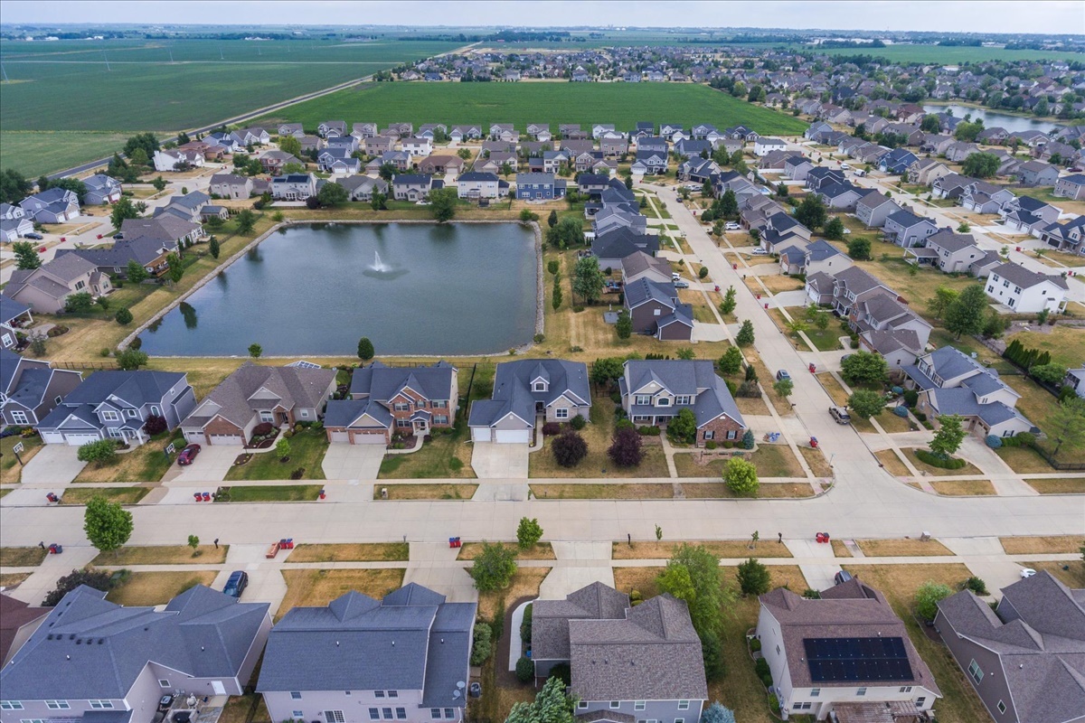 5104 Stonebridge Drive Champaign, IL 61822 - Photo 59 of 69 an aerial view of a houses with outdoor space