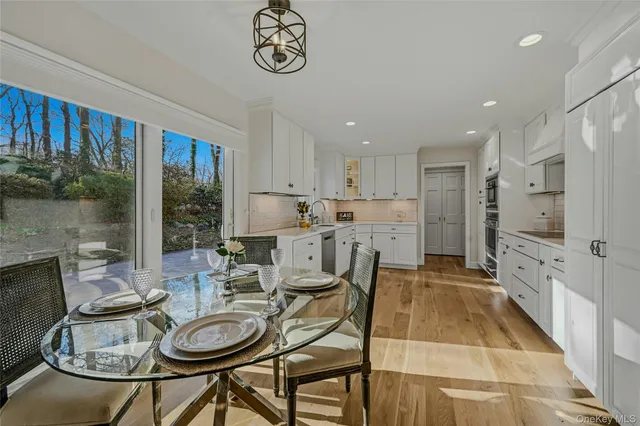 $1,575,000 | 43 Edcris Lane, Huntington, NY 11724