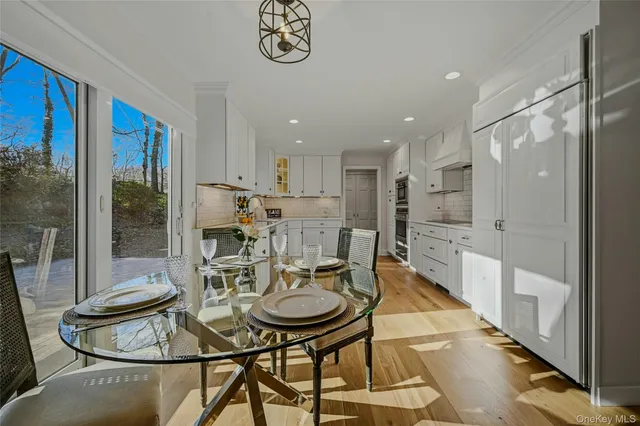 $1,575,000 | 43 Edcris Lane, Huntington, NY 11724