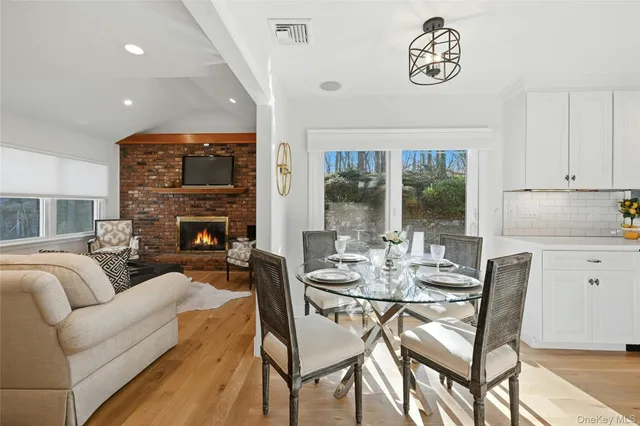 $1,575,000 | 43 Edcris Lane, Huntington, NY 11724