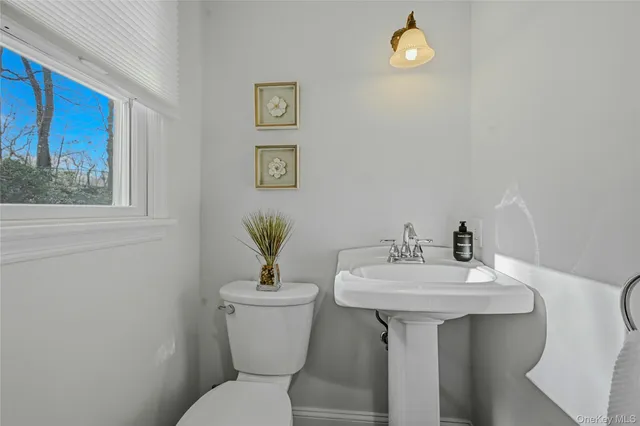 $1,575,000 | 43 Edcris Lane, Huntington, NY 11724