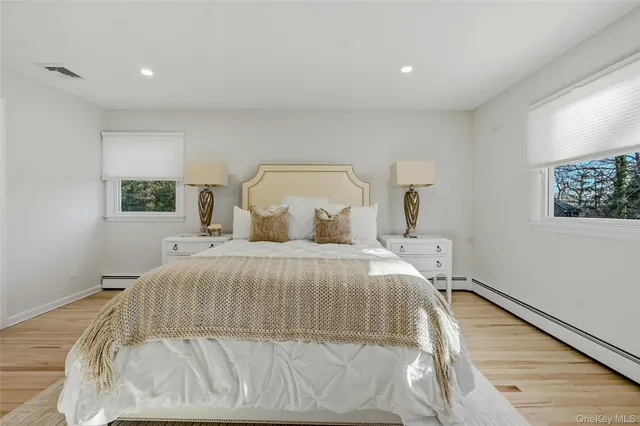 $1,575,000 | 43 Edcris Lane, Huntington, NY 11724