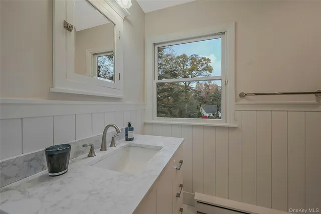 $1,575,000 | 43 Edcris Lane, Huntington, NY 11724