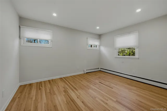 $1,575,000 | 43 Edcris Lane, Huntington, NY 11724