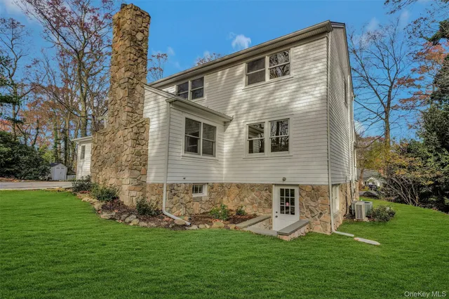 $1,450,000 | 43 Edcris Lane, Huntington, NY 11724