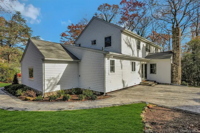 $1,575,000 | 43 Edcris Lane, Huntington, NY 11724