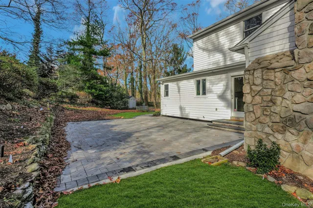 $1,575,000 | 43 Edcris Lane, Huntington, NY 11724