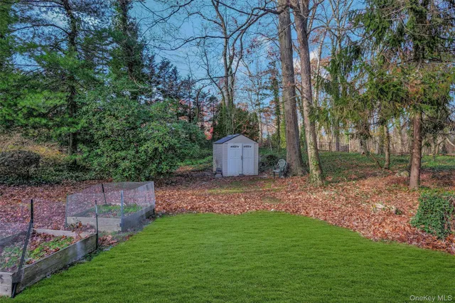 $1,450,000 | 43 Edcris Lane, Huntington, NY 11724