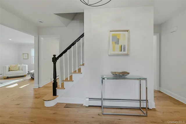 $1,575,000 | 43 Edcris Lane, Huntington, NY 11724