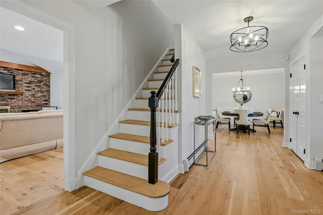 $1,575,000 | 43 Edcris Lane, Huntington, NY 11724