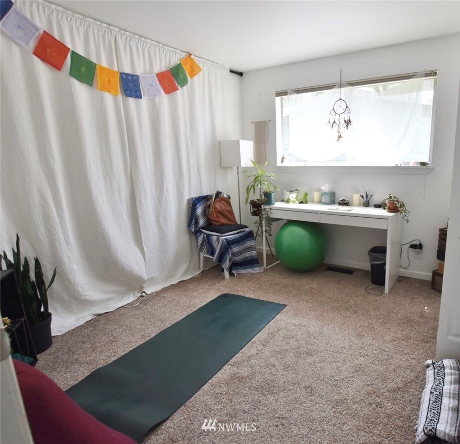 9106 216th Street Southwest Edmonds, WA 98026 - Photo 12 of 14 Gallery Image 12