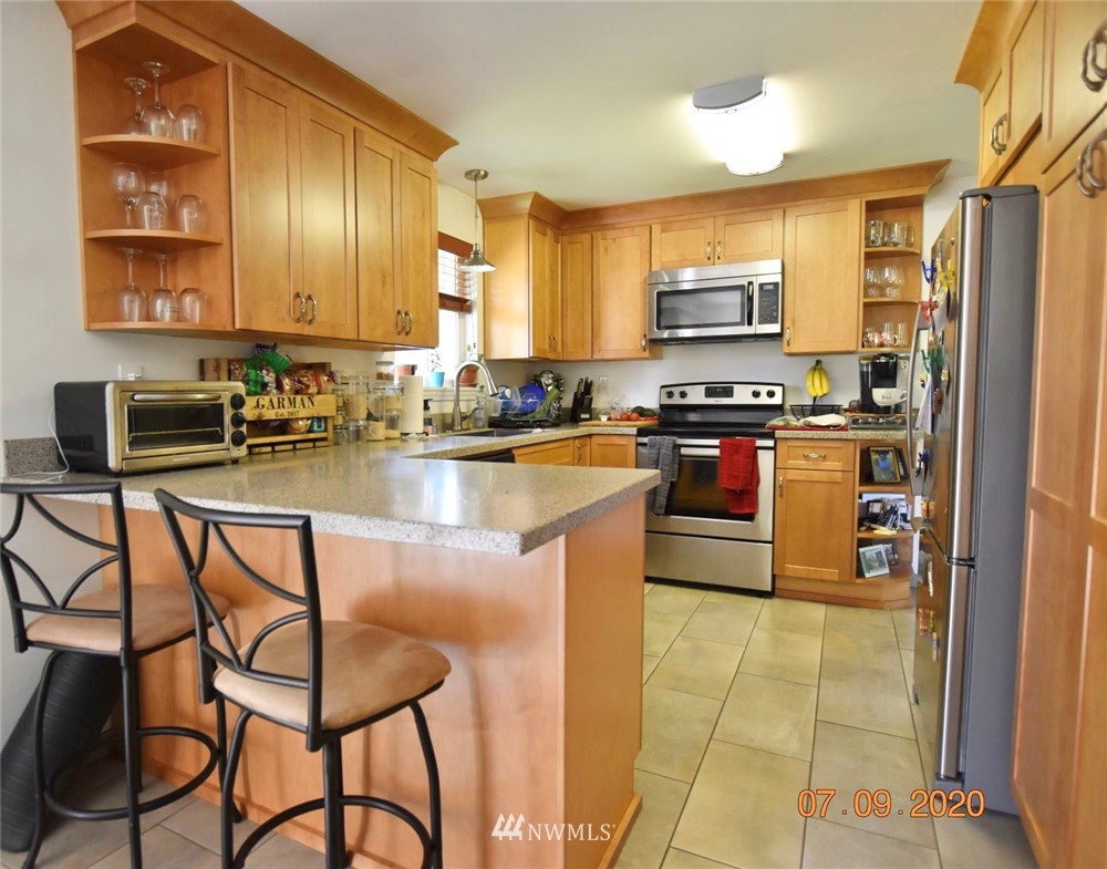 9106 216th Street Southwest Edmonds, WA 98026 - Photo 8 of 14 Gallery Image 8