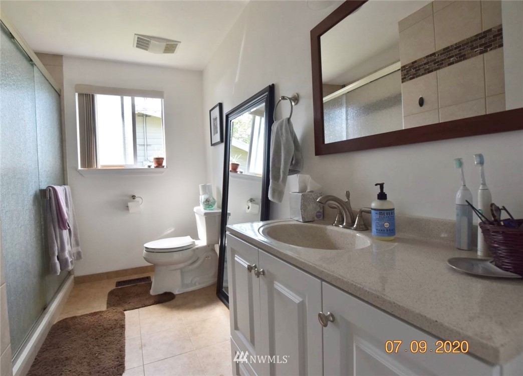 9106 216th Street Southwest Edmonds, WA 98026 - Photo 10 of 14 Gallery Image 10