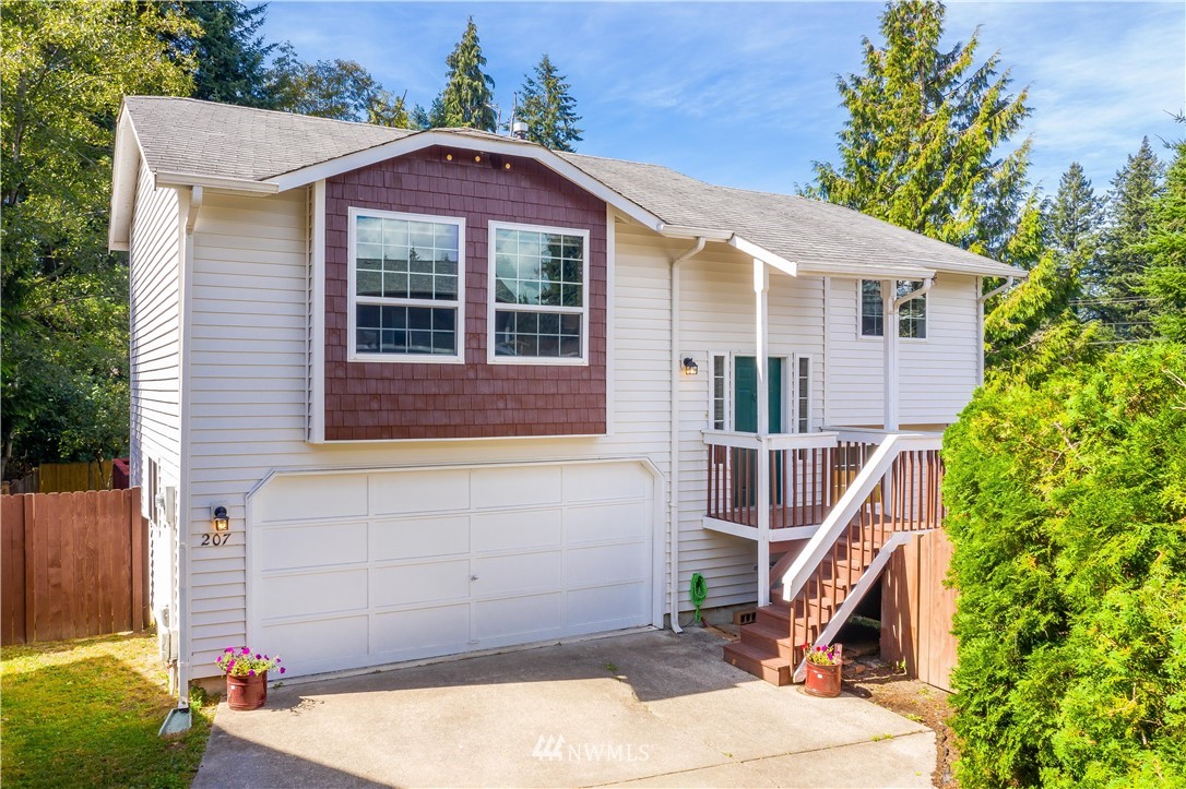 207 North Cabot Road Everett, WA 98203 - Photo 1 of 27