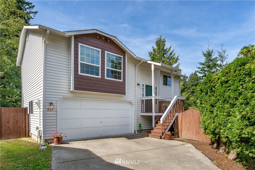 207 North Cabot Road Everett, WA 98203 - Photo 2 of 27