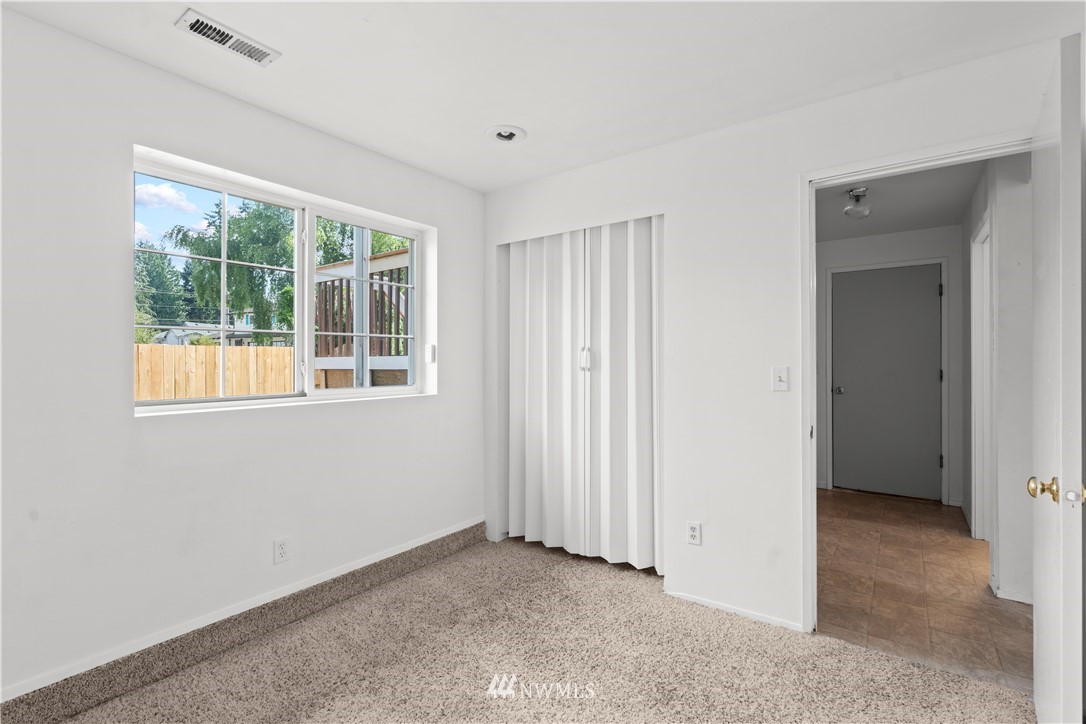 207 North Cabot Road Everett, WA 98203 - Photo 14 of 27