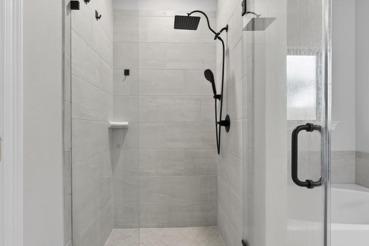 155 Lumen Loop Freeport, FL 32439 - Photo 20 of 46 a bathroom with a shower