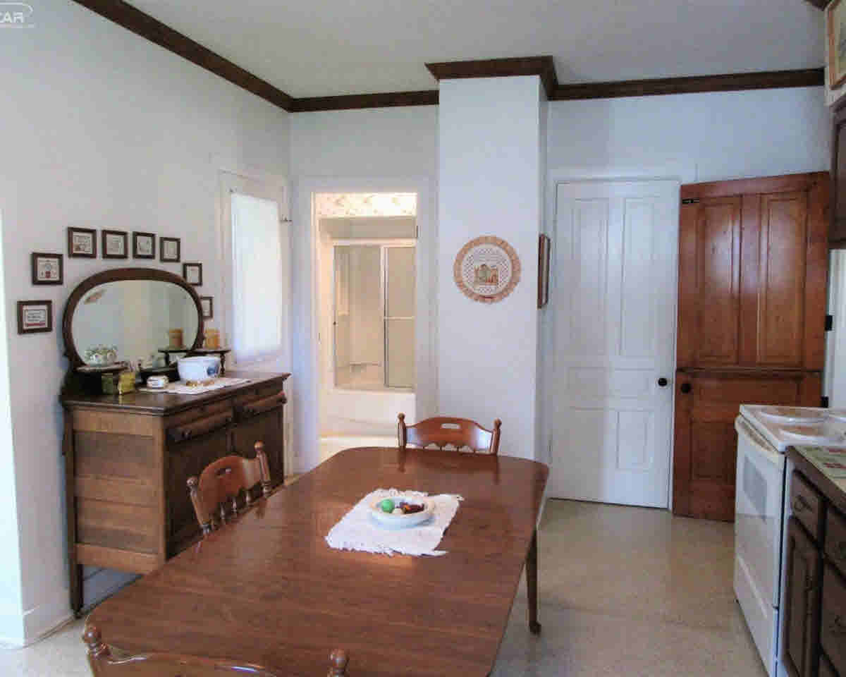 10155 Beecher Road Flushing, MI 48433 - Photo 8 of 33 21370437-7.JPG