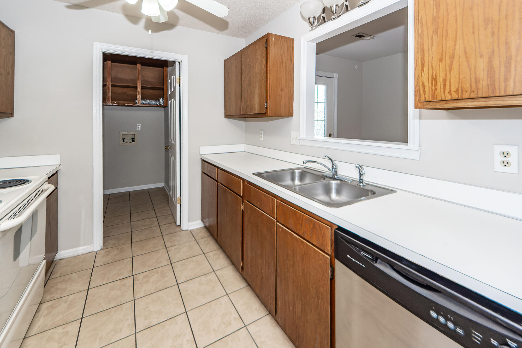 149 Pineshadow Drive Goose Creek, SC 29445 - Photo 14 of 27 13 (3)