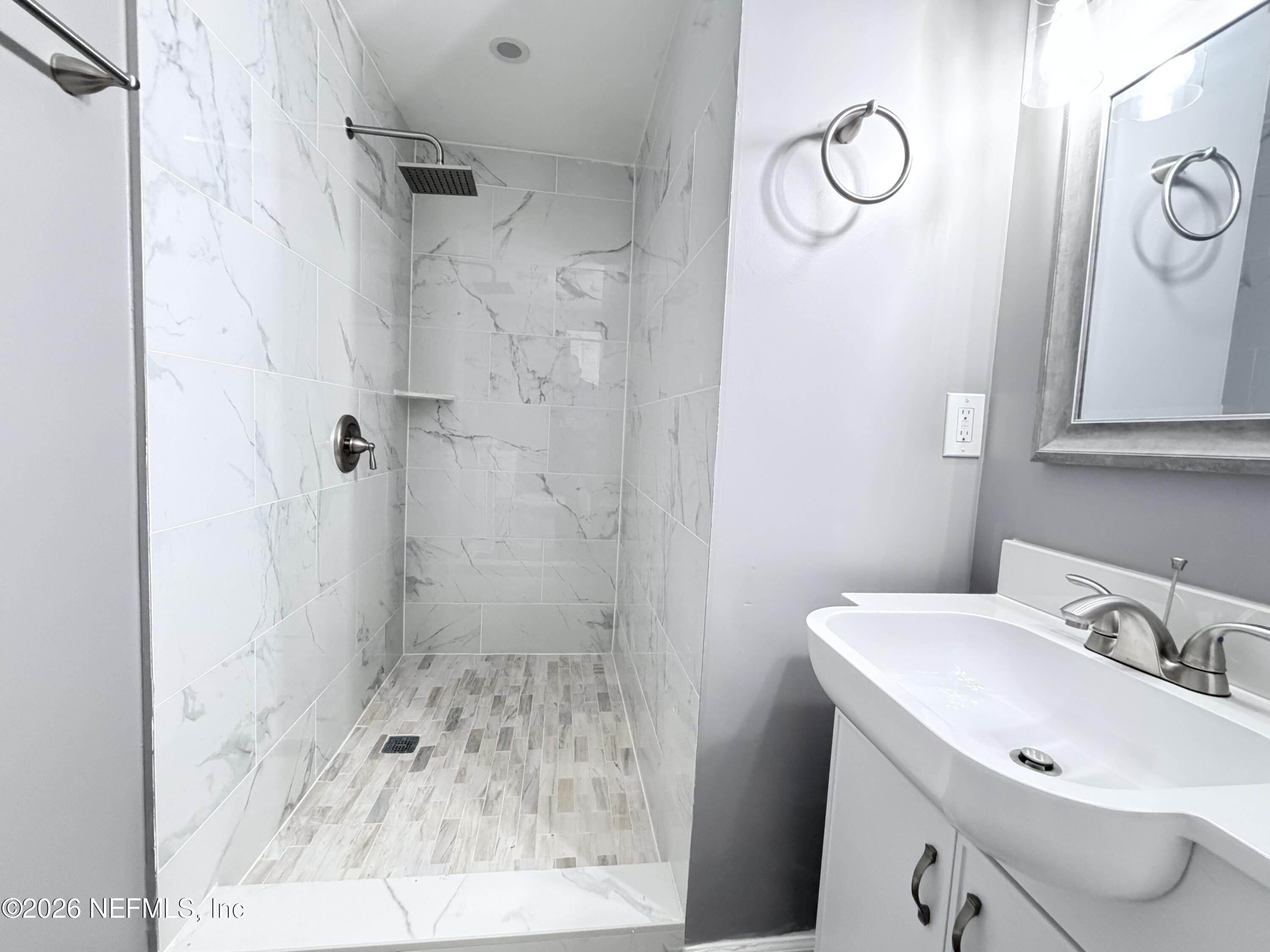 5336 Cruz Road Jacksonville, FL 32207 - Photo 20 of 29 a bathroom with a sink and a mirror