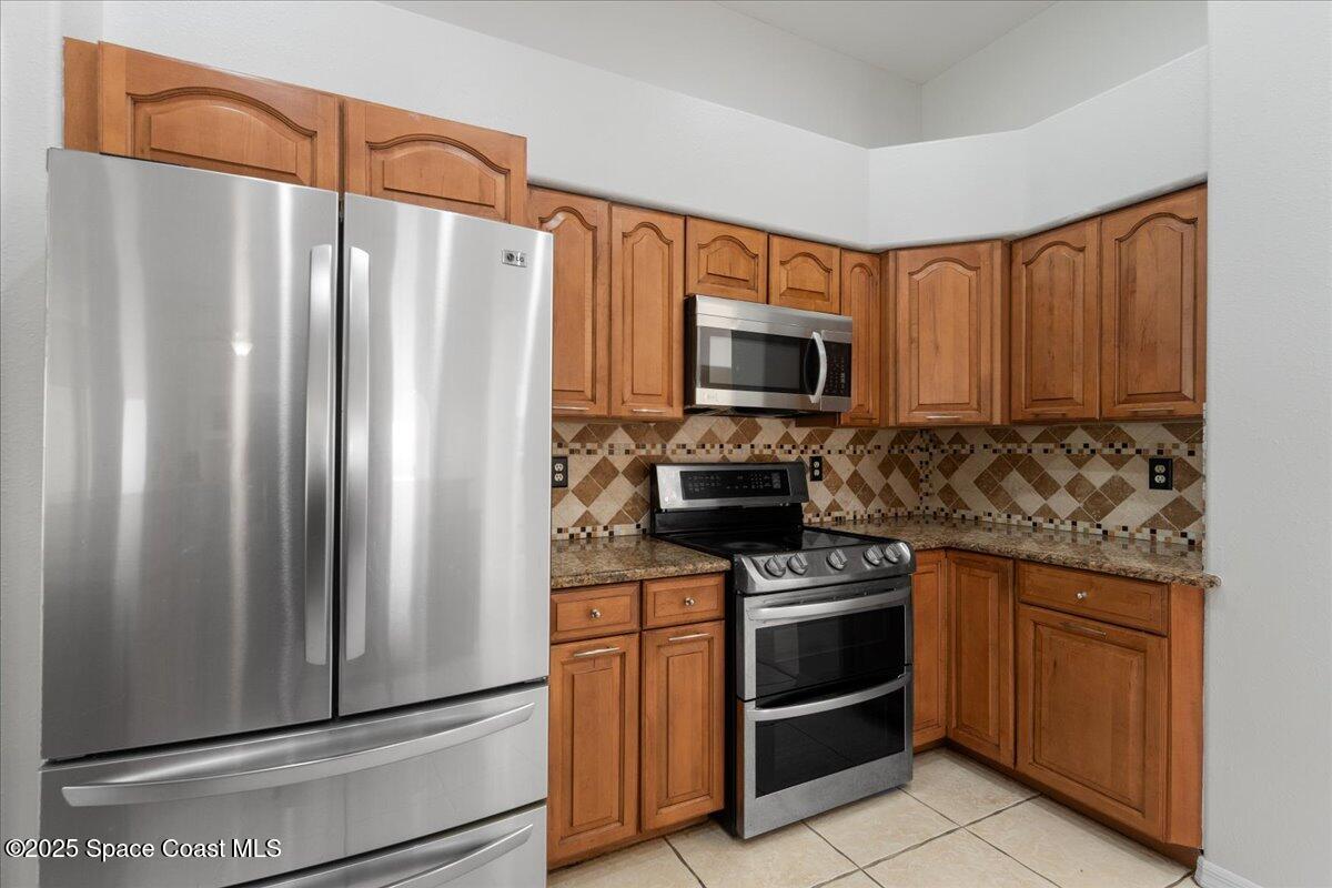 281 Abello Road Southeast Palm Bay, FL 32909 - Photo 11 of 35 09-Kitchen