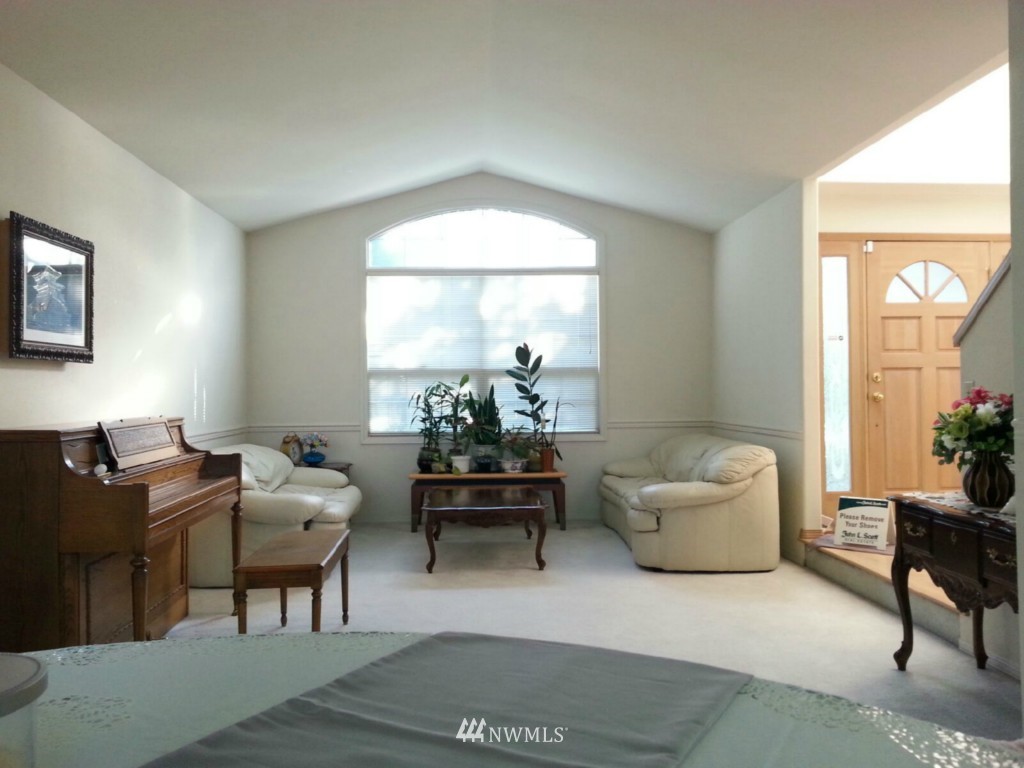 15014 93rd Place Northeast Bothell, WA 98011 - Photo 4 of 23 Gallery Image 4
