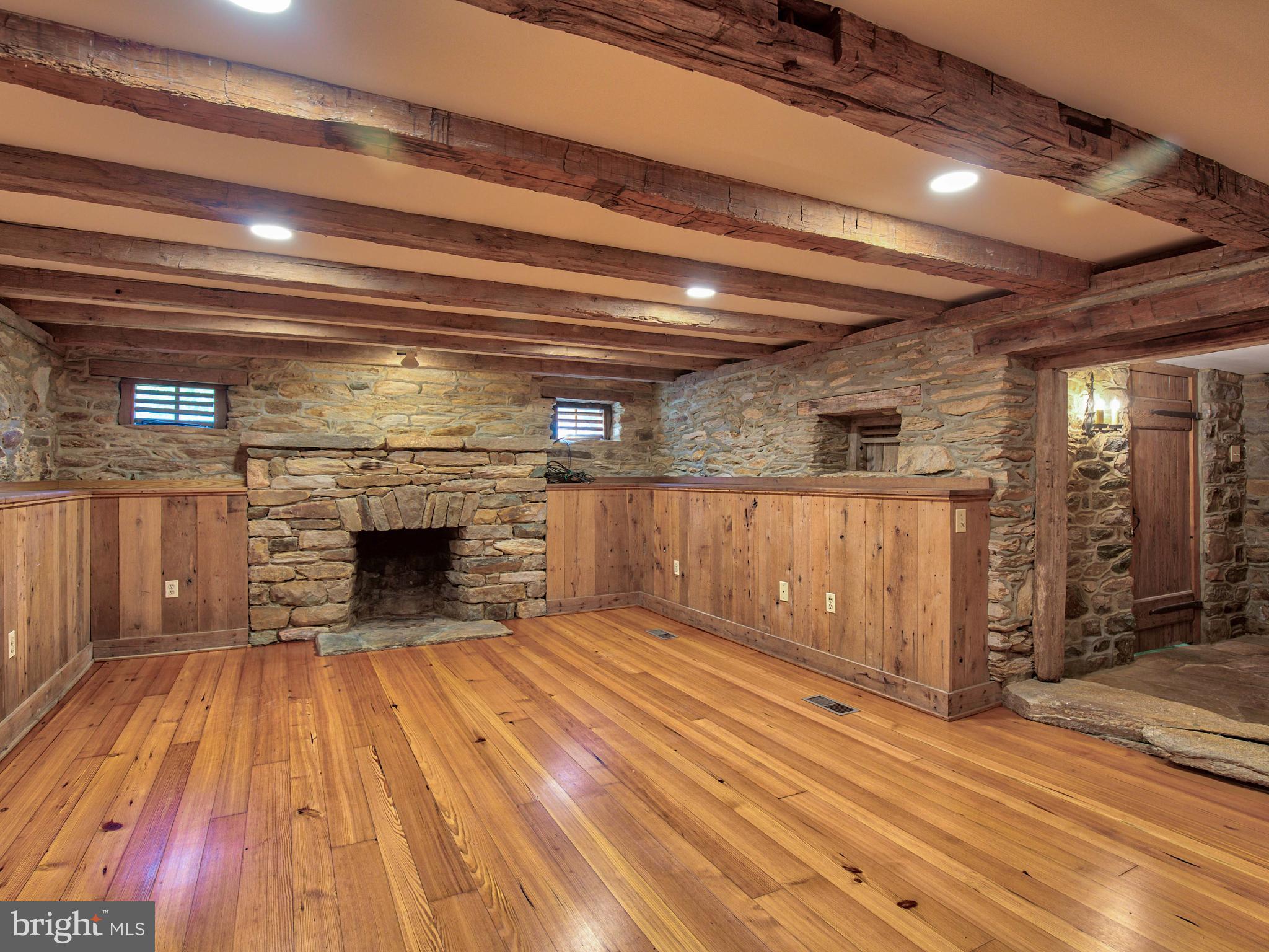 19923 Woodtrail Road Round Hill, VA 20141 - Photo 15 of 67