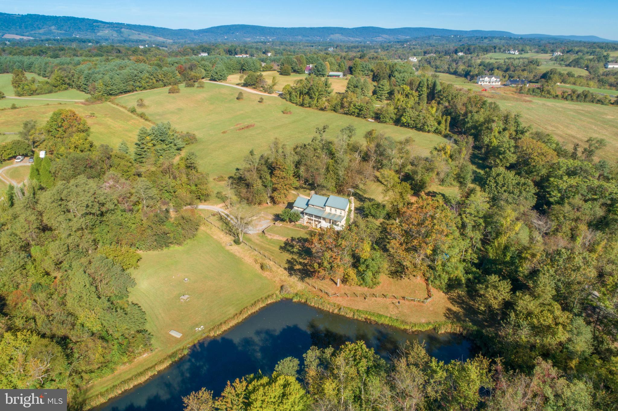 19923 Woodtrail Road Round Hill, VA 20141 - Photo 7 of 67