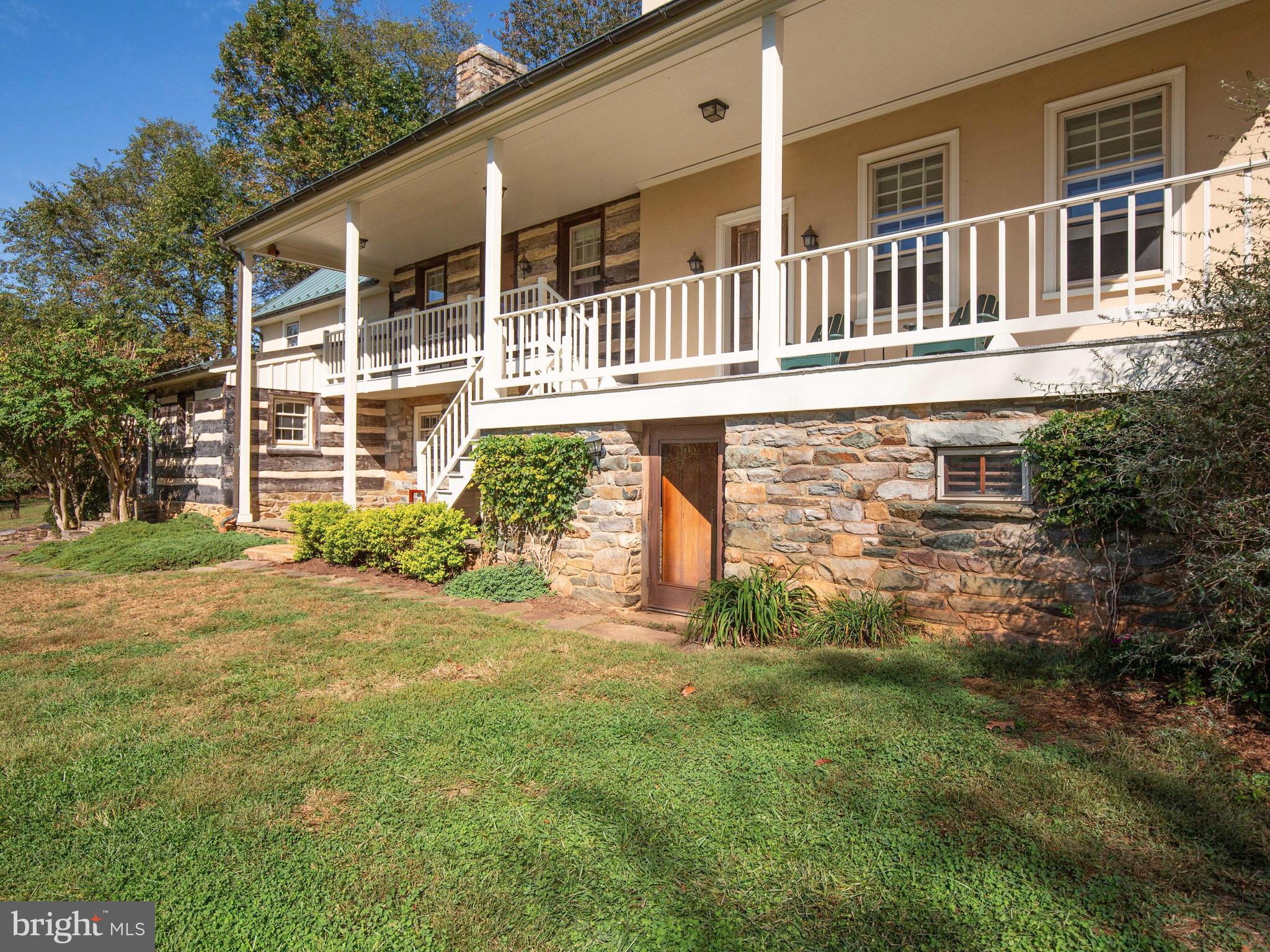 19923 Woodtrail Road Round Hill, VA 20141 - Photo 8 of 67