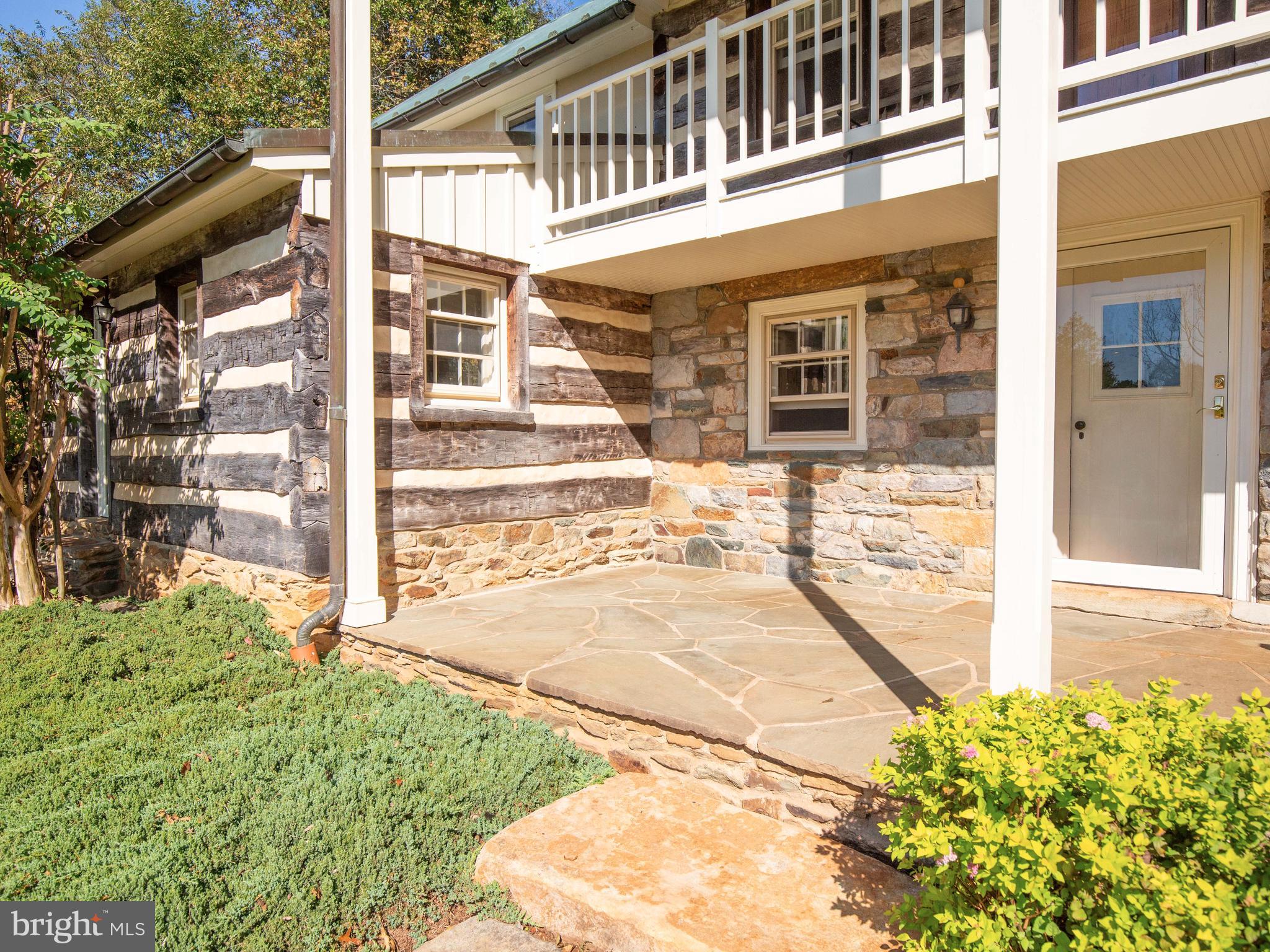 19923 Woodtrail Road Round Hill, VA 20141 - Photo 9 of 67