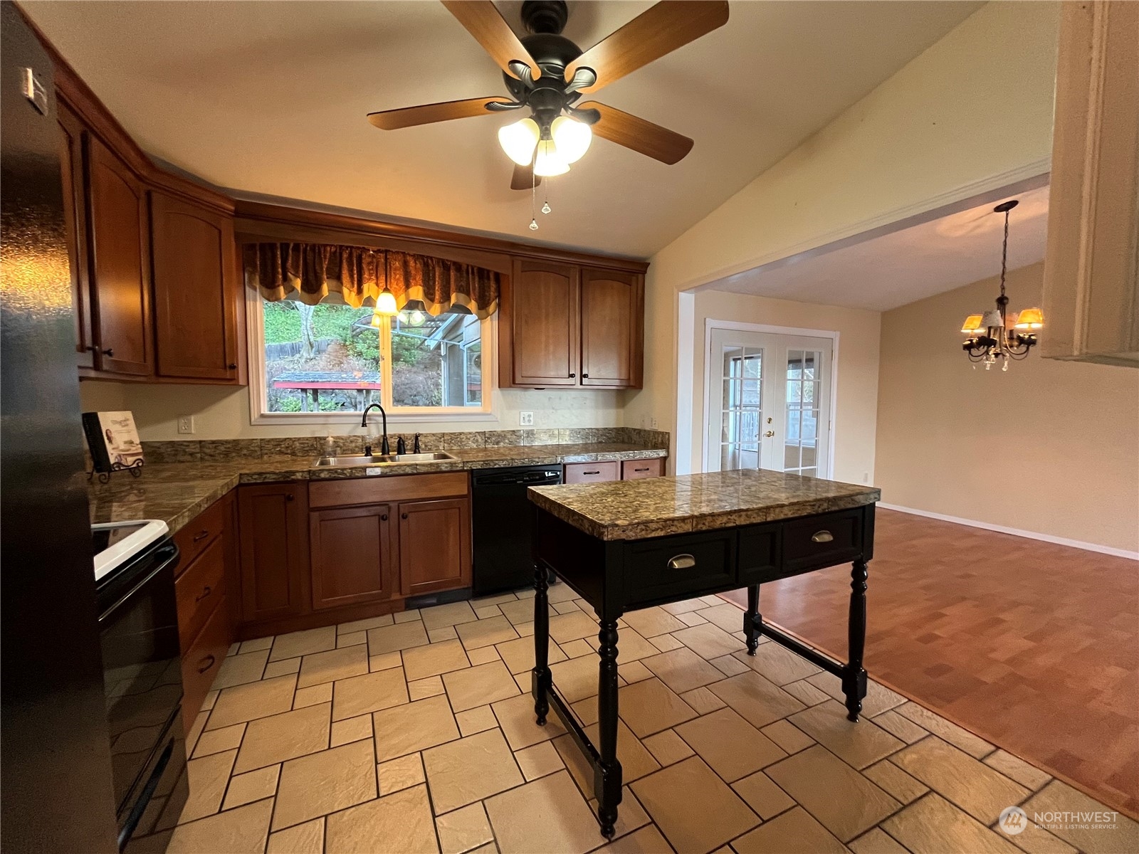 7441 East Grapeview Loop Road Allyn, WA 98524 - Photo 5 of 40 Gallery Image 5