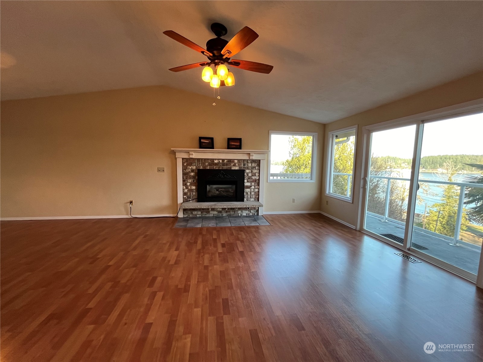 7441 East Grapeview Loop Road Allyn, WA 98524 - Photo 8 of 40 Gallery Image 8