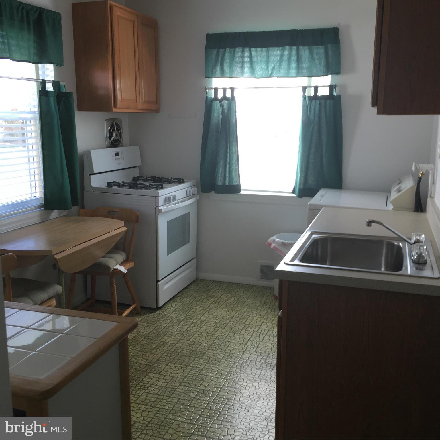 511 St Patrick Road Baltimore, MD 21206 - Photo 5 of 20 Kitchen