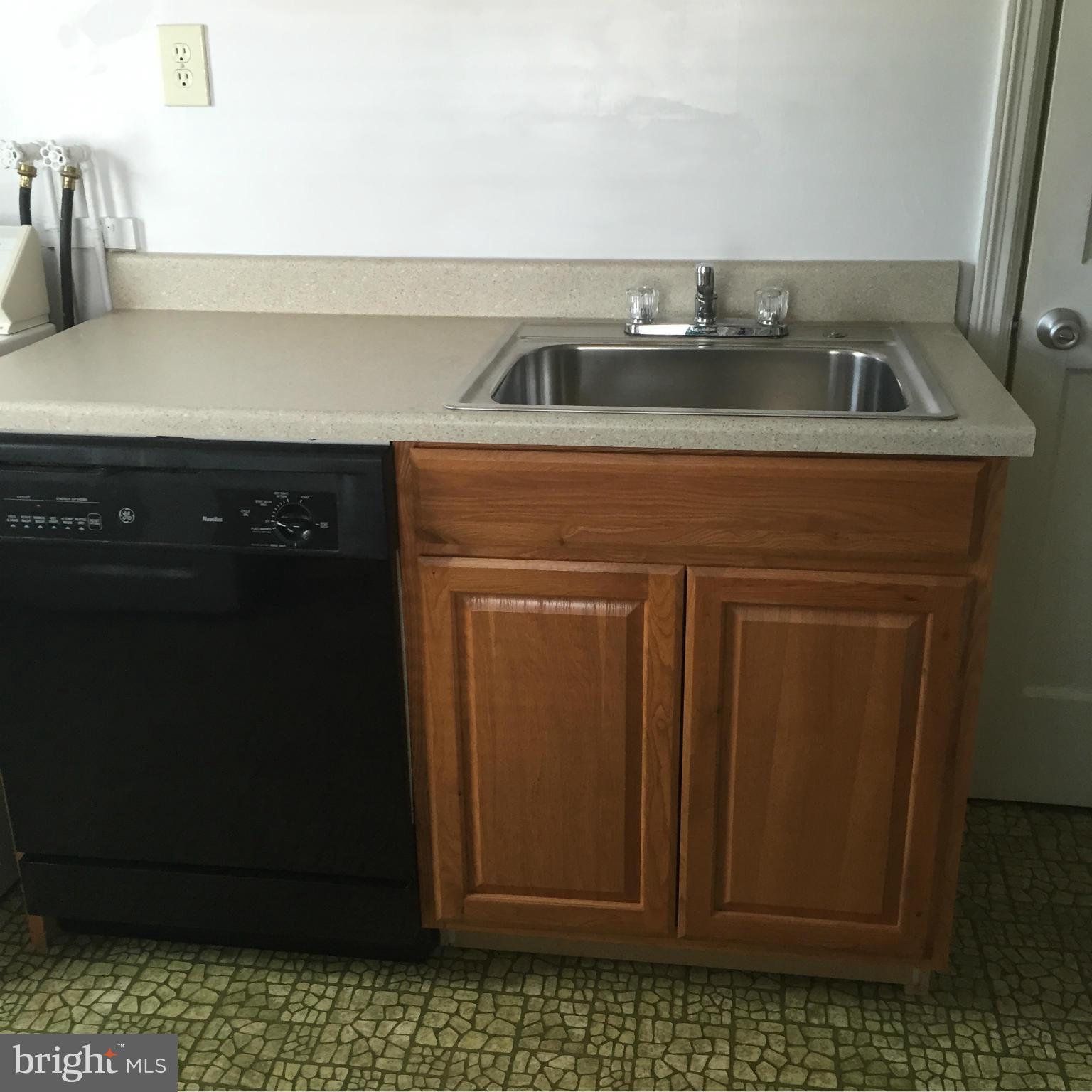511 St Patrick Road Baltimore, MD 21206 - Photo 7 of 20 Kitchen