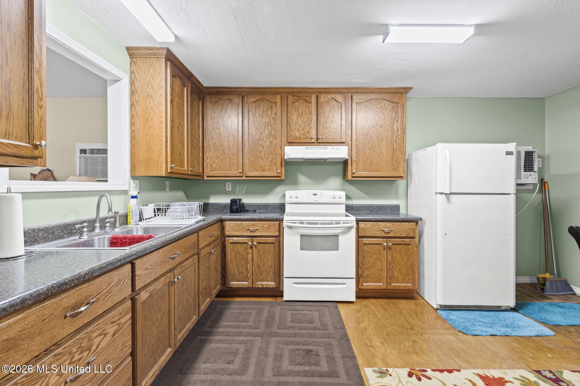 143 Ralph's Drive Leakesville, MS 39451 - Photo 16 of 43 Kitchen/Dining