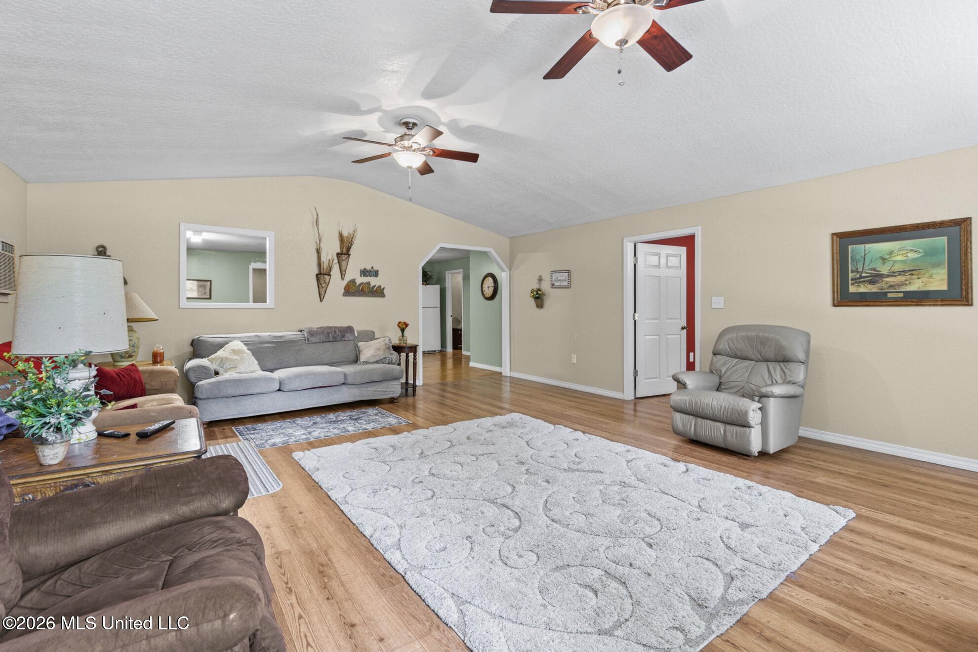 143 Ralph's Drive Leakesville, MS 39451 - Photo 8 of 43 Livingroom