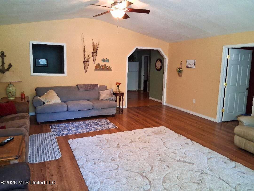 143 Ralph's Drive Leakesville, MS 39451 - Photo 10 of 35 Livingroom (1)