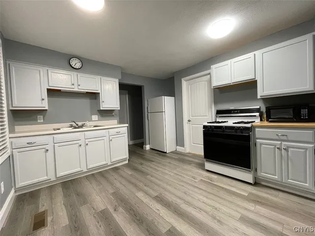 $1,100 | 139 West Van Buren Street, Oswego, NY 13126