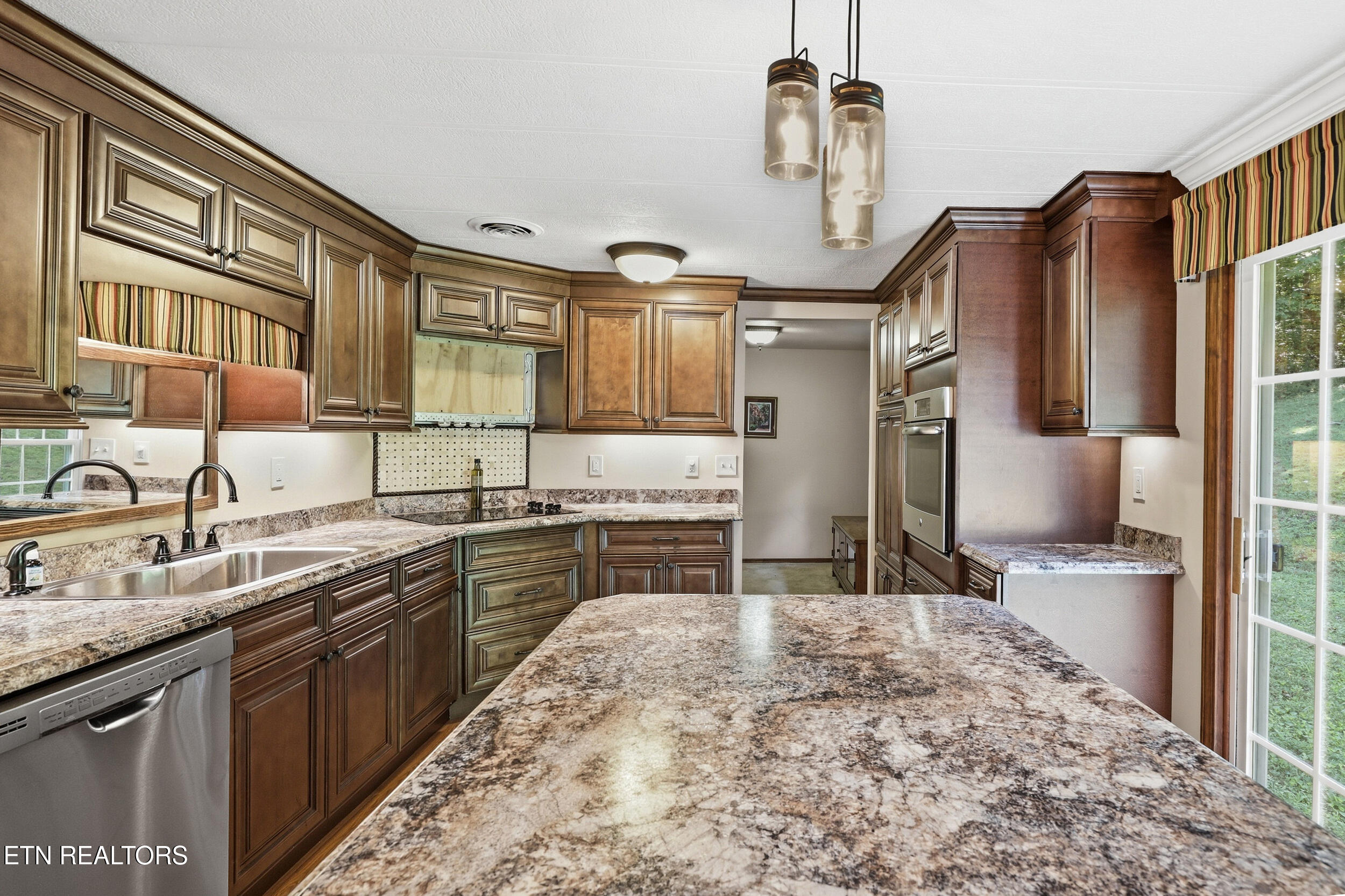 3923 Freels Road Friendsville, TN 37737 - Photo 17 of 43 huge island