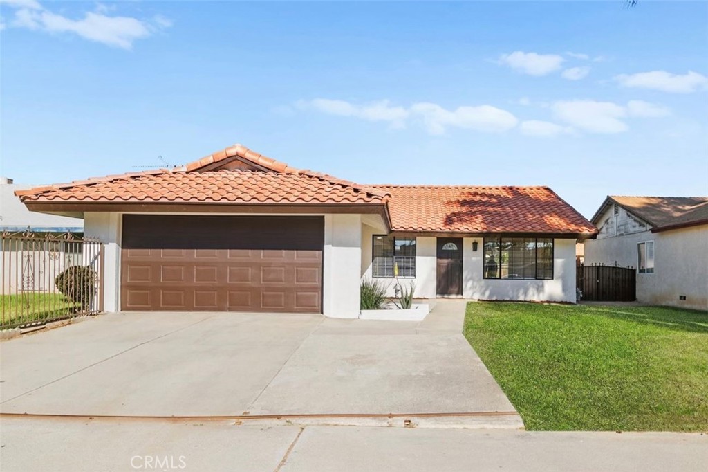 7931 Silverado Place Riverside, CA 92503 - Photo 3 of 35 front view of a house with a yard