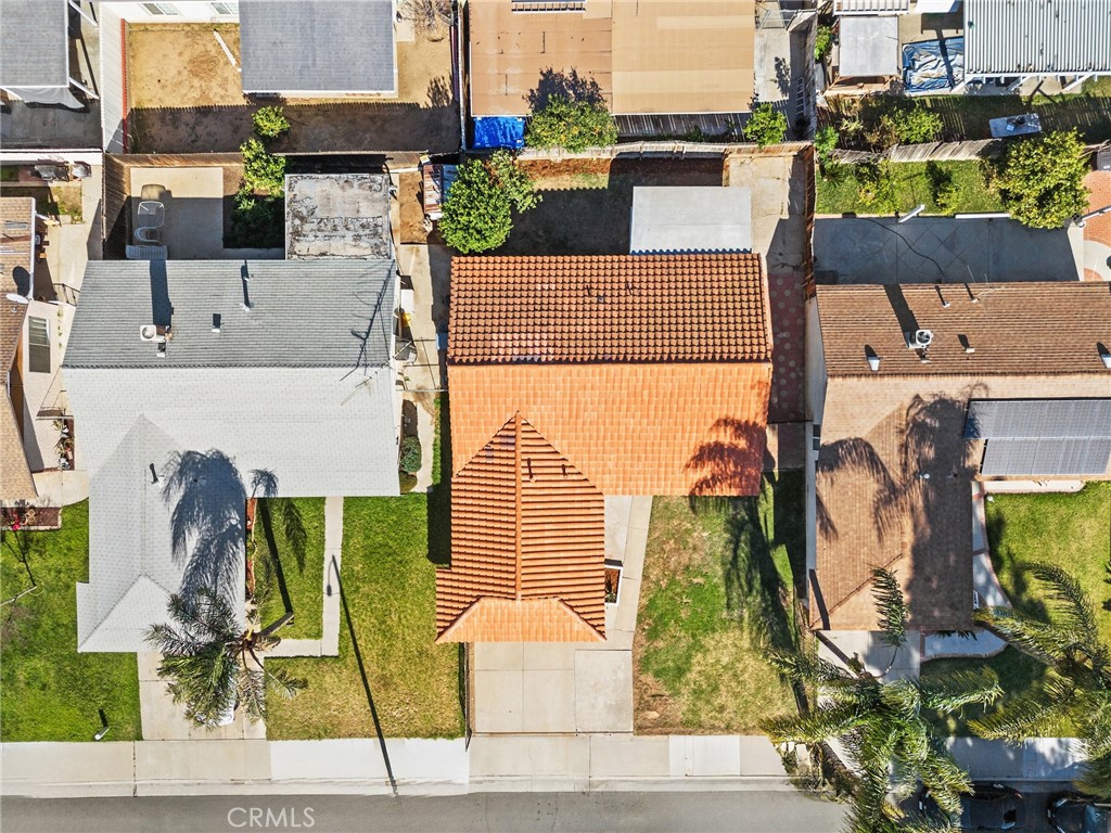 7931 Silverado Place Riverside, CA 92503 - Photo 33 of 35 an aerial view of residential houses with outdoor space