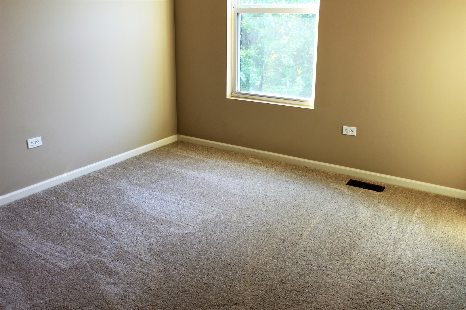 1546 Clear Drive Bolingbrook, IL 60490 - Photo 18 of 30 an empty room with a window