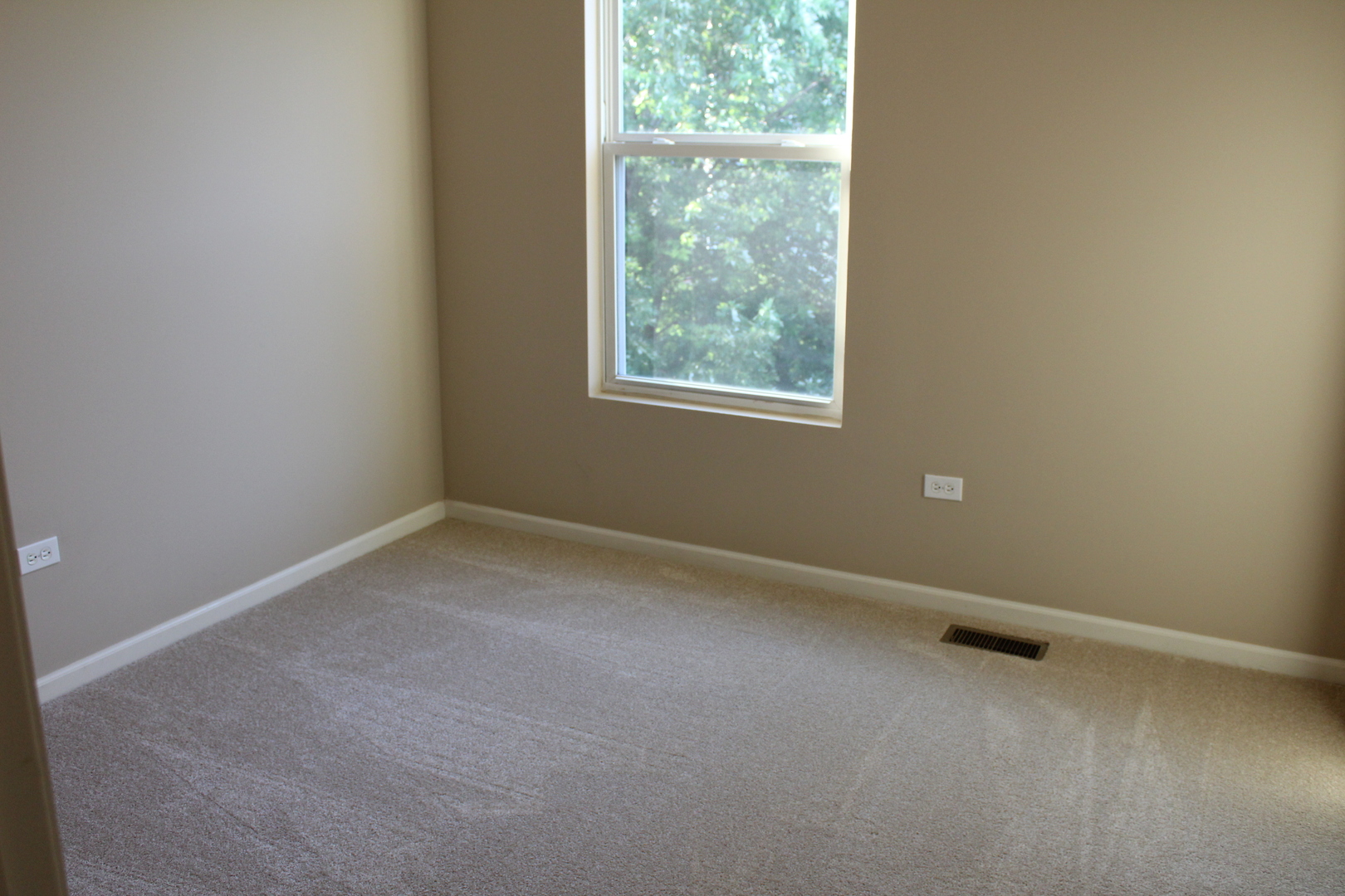 1546 Clear Drive Bolingbrook, IL 60490 - Photo 19 of 30 an empty room with a window