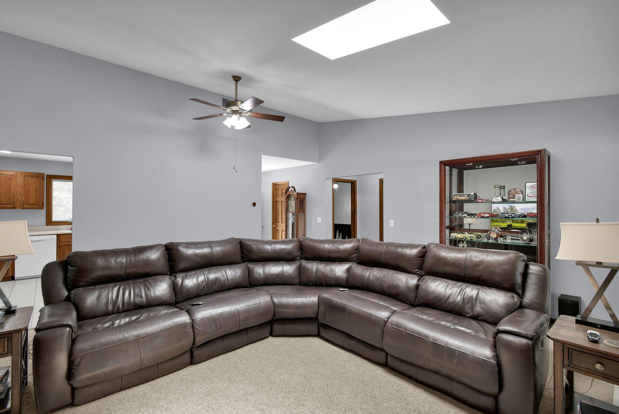 10959 Heimberger Road Northwest Baltimore, OH 43105 - Photo 18 of 48 Great Room