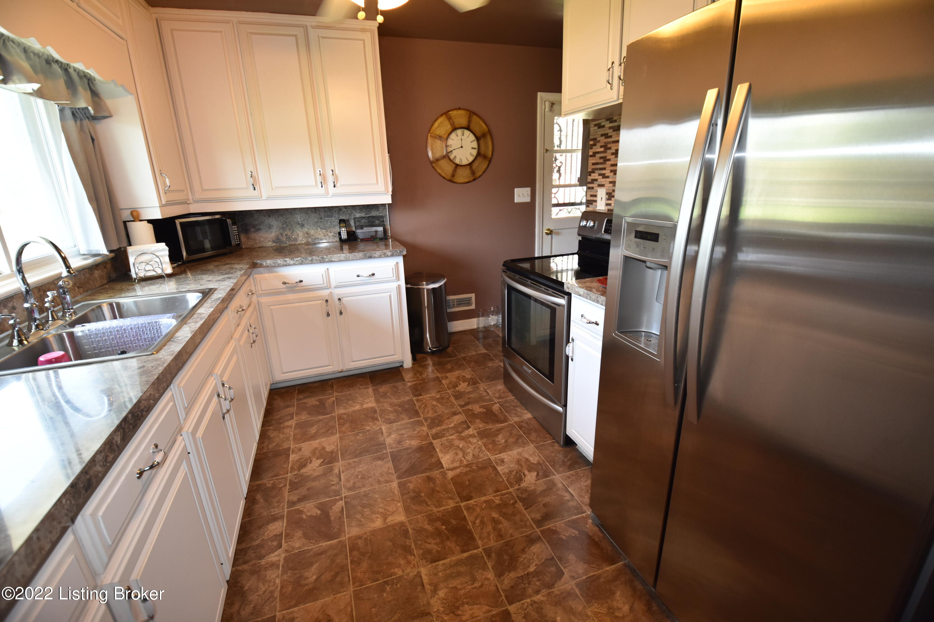 2239 Farnsley Road Louisville, KY 40216 - Photo 7 of 29 DSC_0345